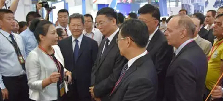 首屆寶博會(huì)開(kāi)幕，AEE一電航空兩(liǎng)大會(huì)場同時(shí)展現尖端裝備級無人機