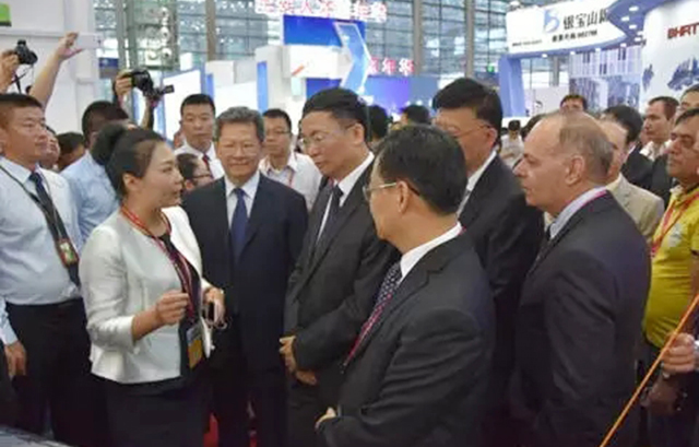 首屆寶博會(huì)開(kāi)幕，AEE一電航空兩(liǎng)大會(huì)場同時(shí)展現尖端裝備級無人機